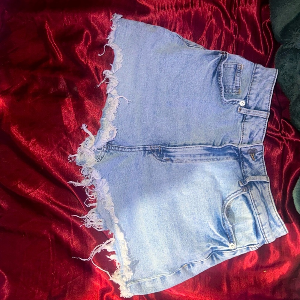 Womens high-waisted light wash denim shorts